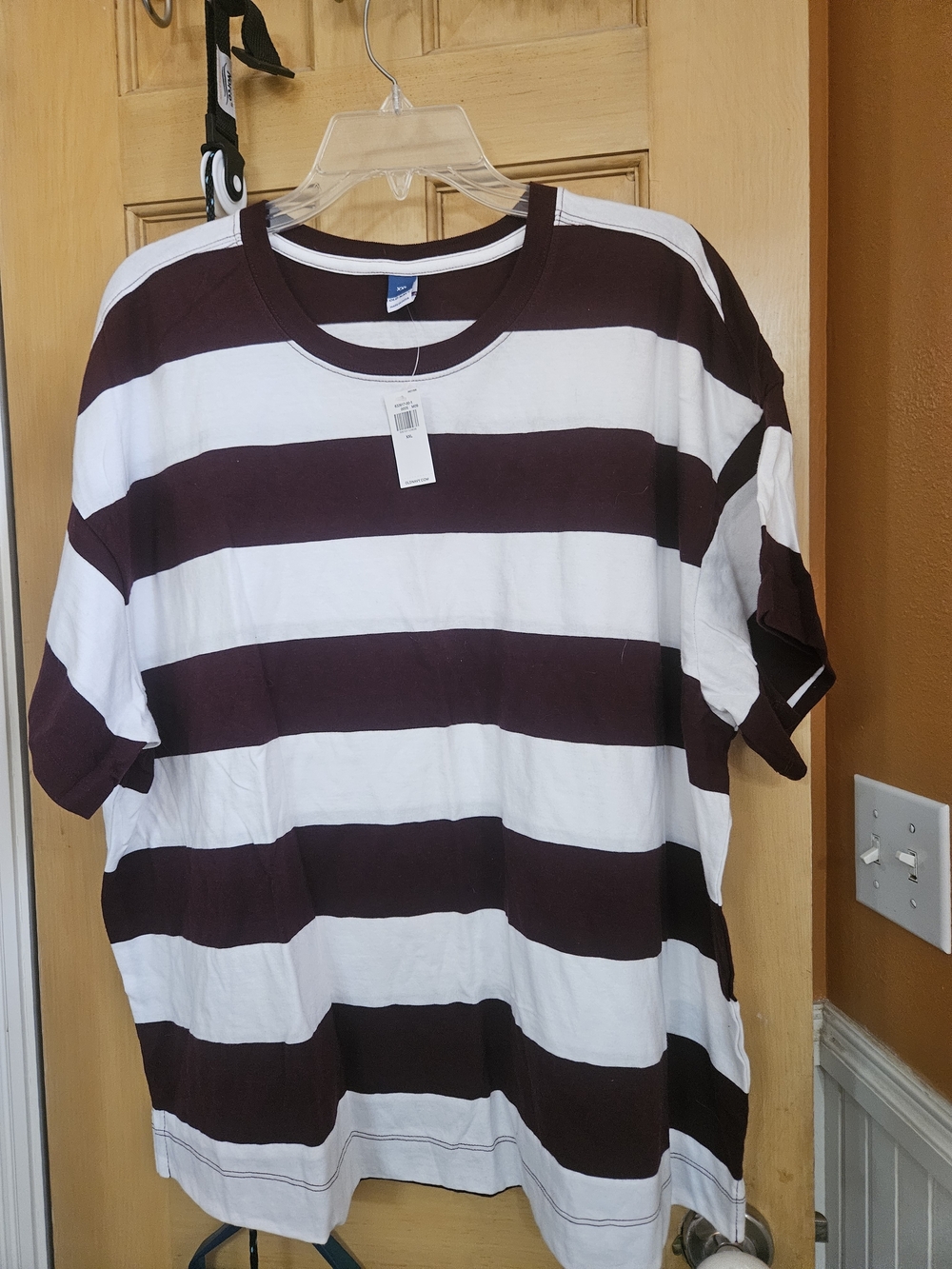 Old Navy Women's Maroon and White Wide Stripe Short Sleeve Tee